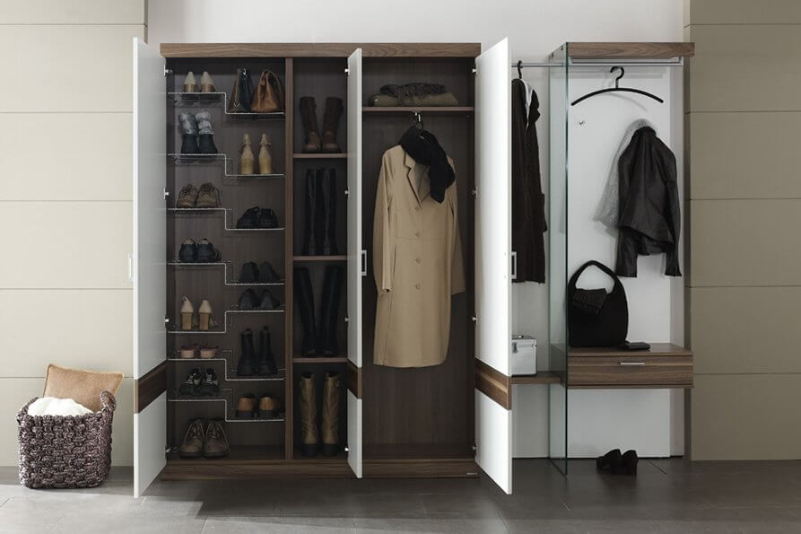 /Темно-светлый шкаф в прихожую №391 с матовой поверхностью на заказ